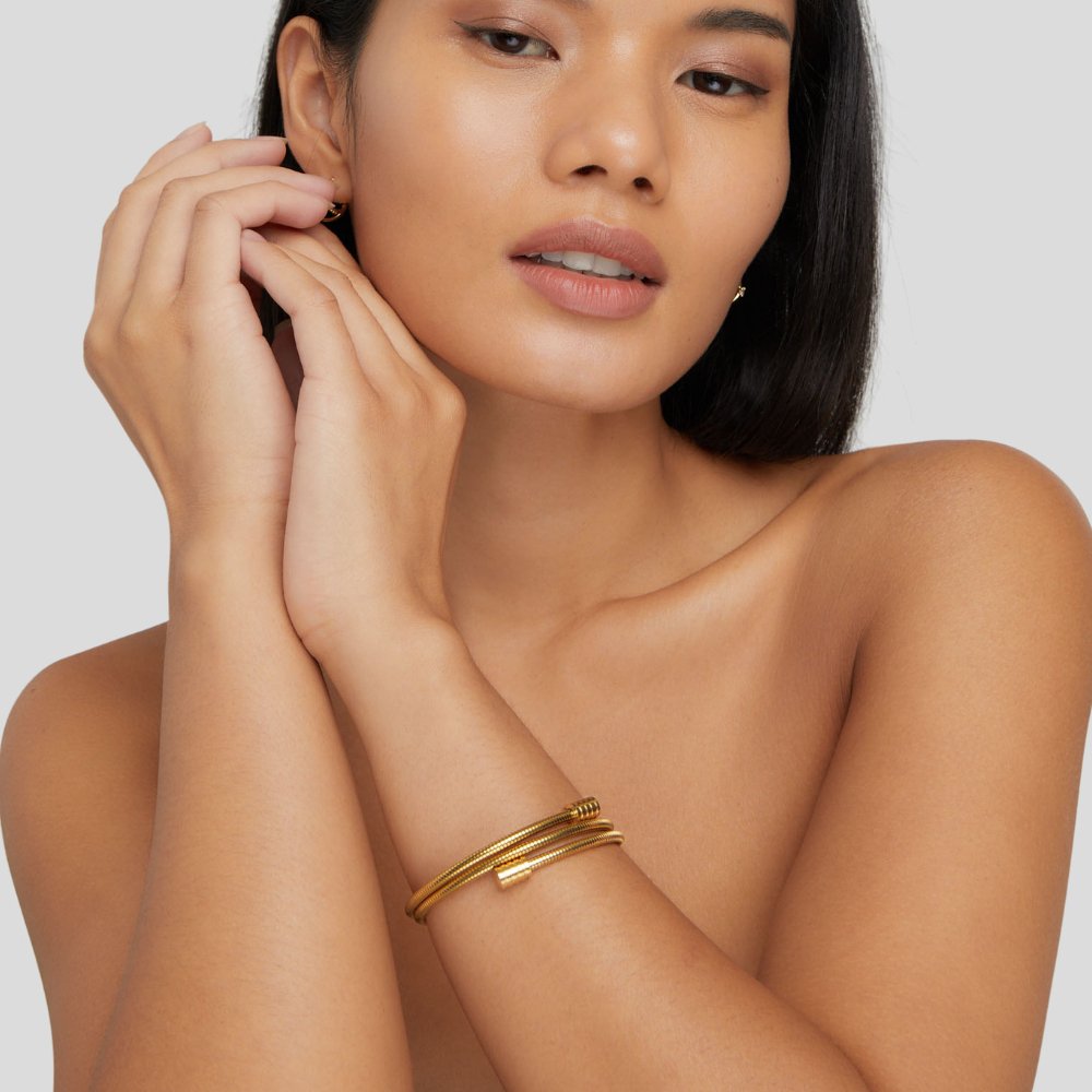 Pulsera de oro retorcida
