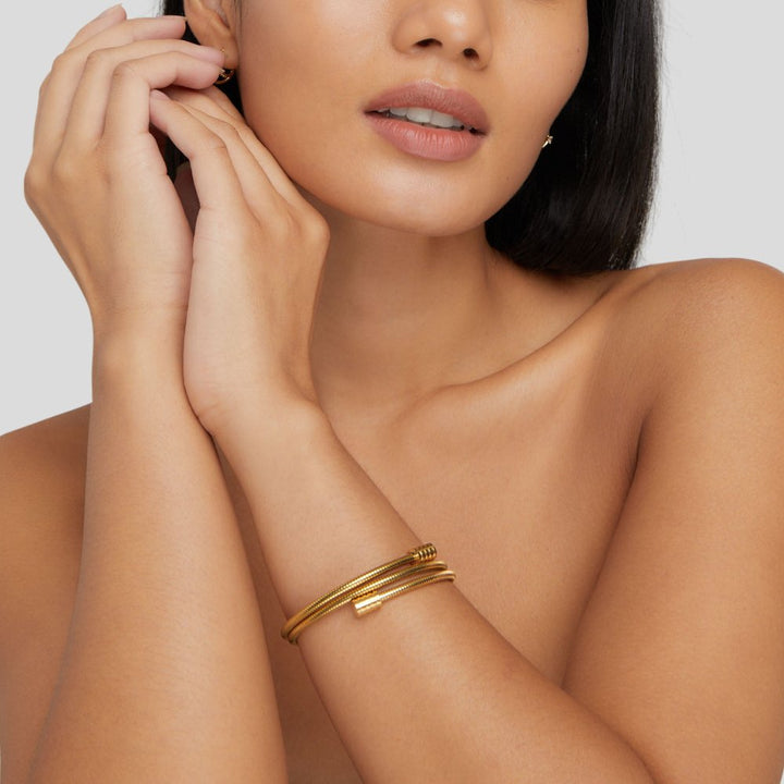 Pulsera de oro retorcida